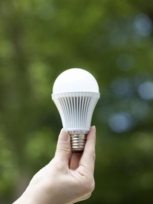 様々な種類のデジタルカメラを購入するな